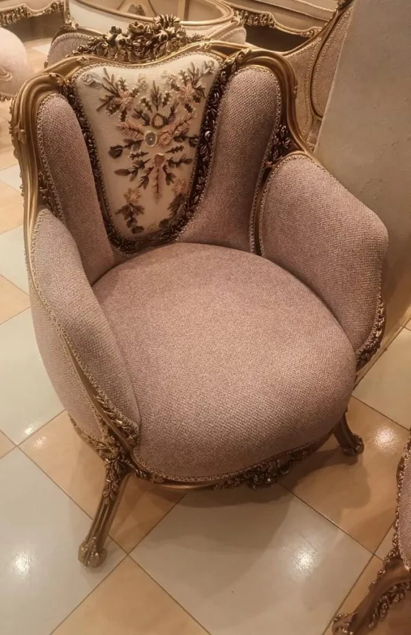 أثاث كلاسيكي