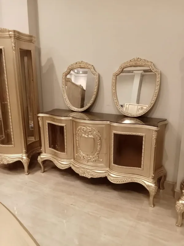 بار سفرة بمرآة