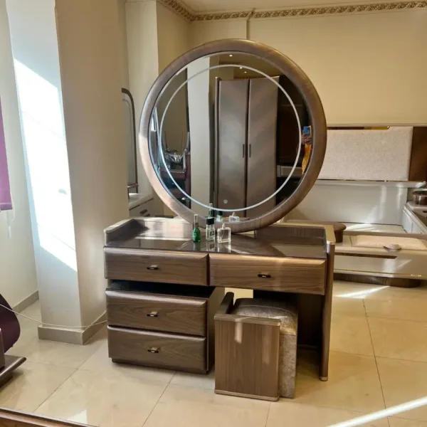 تسريحة بمرآة