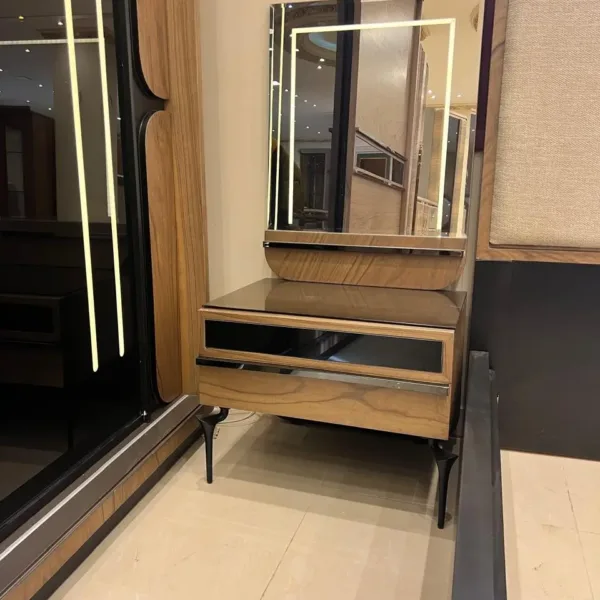 تسريحة بمرآة مودرن