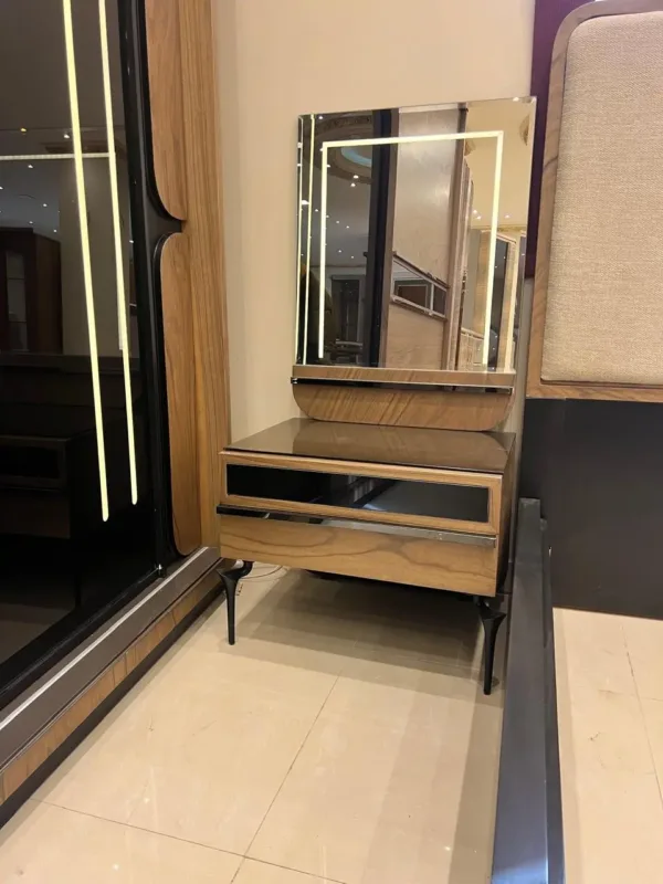 تسريحة بمرآة مودرن