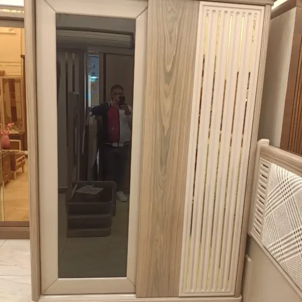 دولاب أطفال واسع