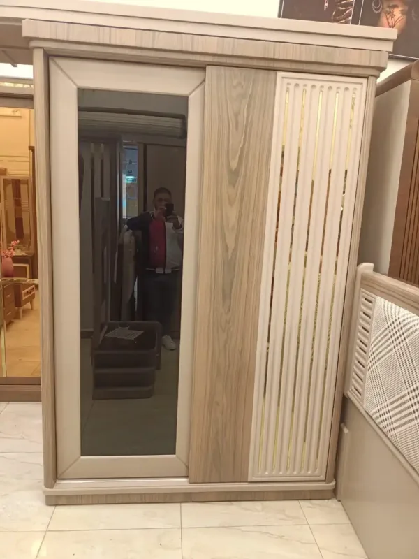 دولاب أطفال واسع