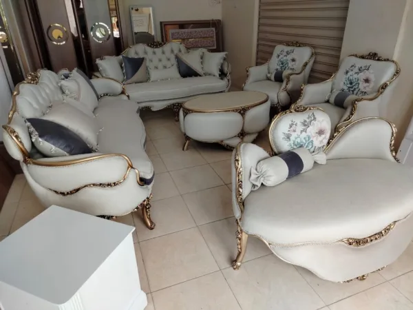 صالون كلاسيكي مدهب