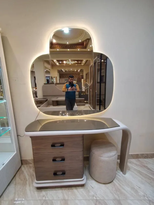 ⁦غرفة نوم كلاسيك دمياطي بتصميم فاخر – لون بني داكن⁩ - الصورة ⁦2⁩