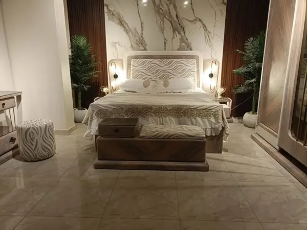 سيمفونية راحة غرفة نوم دمياطية متناغمة التصميم